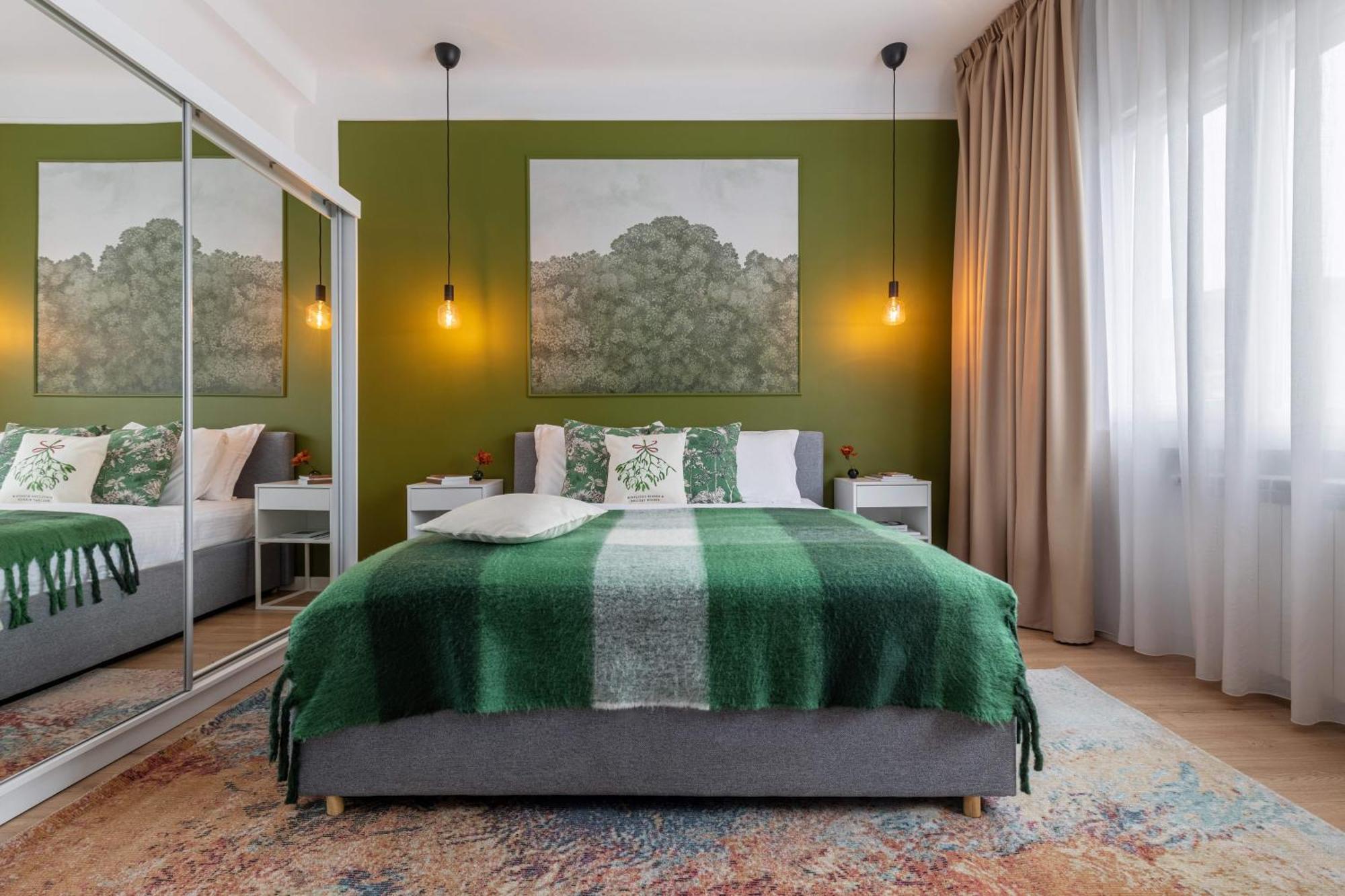 Holt - Out Of The Woods Apartment